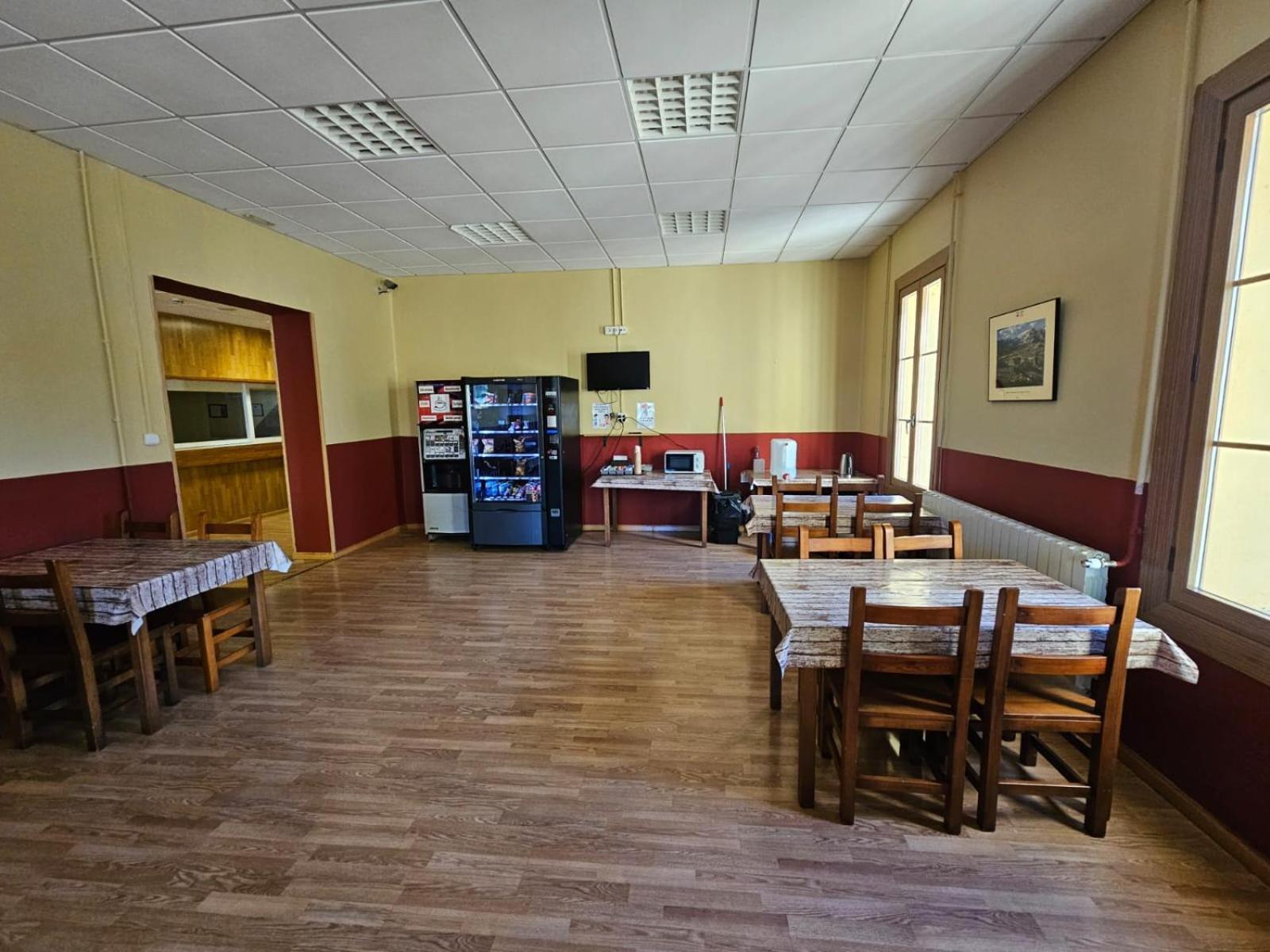 Albergue Pirenarium Sabiñánigo 外观 照片