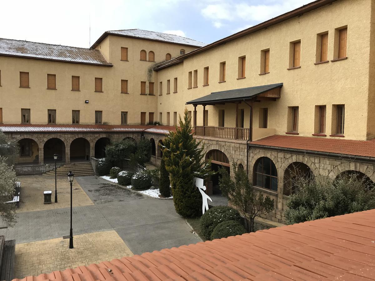 Albergue Pirenarium Sabiñánigo 外观 照片