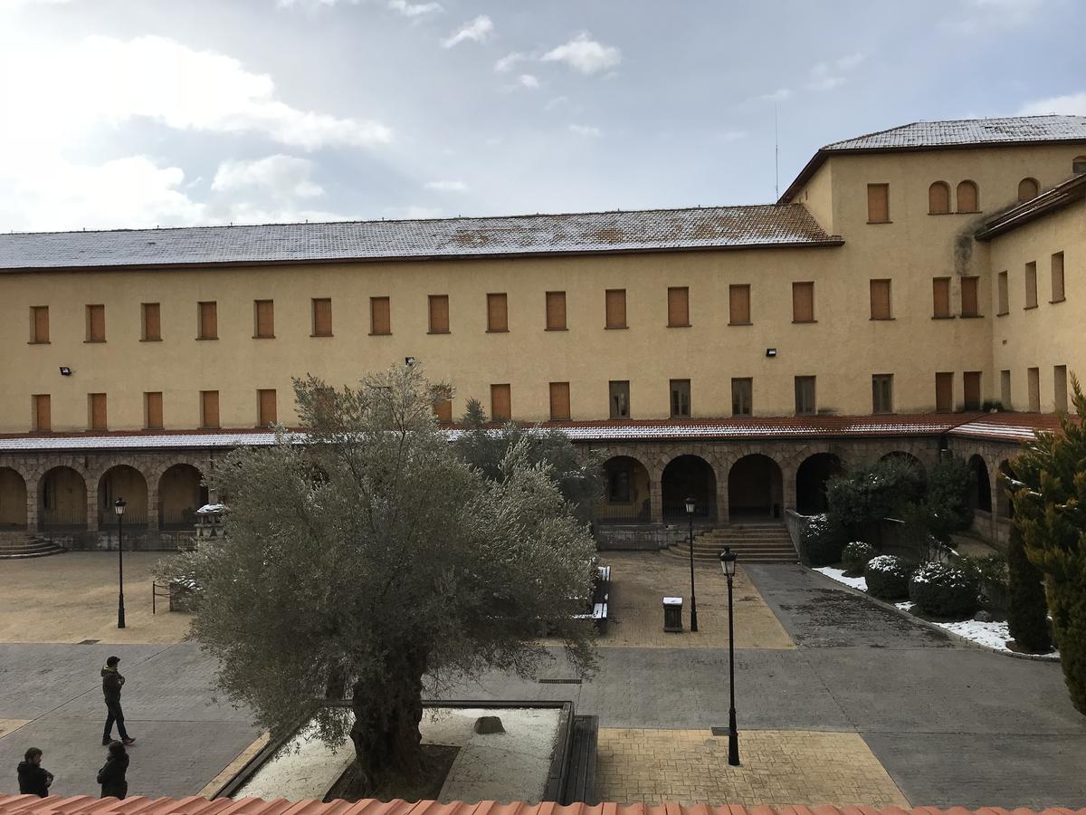 Albergue Pirenarium Sabiñánigo 外观 照片