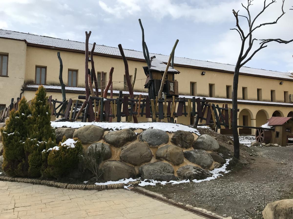 Albergue Pirenarium Sabiñánigo 外观 照片