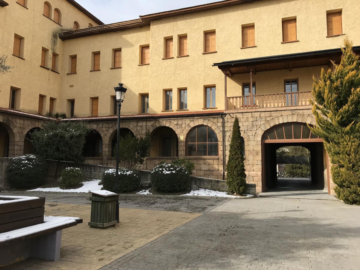 Albergue Pirenarium Sabiñánigo 外观 照片